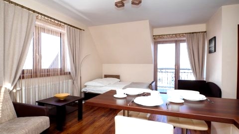 Apartamenty z widokiem na góry, blisko popularnych szlaków turystycznych.