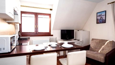 Apartamenty z widokiem na góry, blisko popularnych szlaków turystycznych.