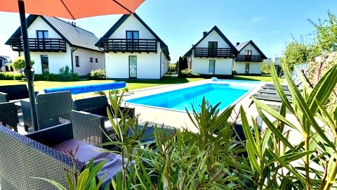 AKACJOWA domki z basenami, sauną i jacuzzi