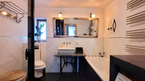 Duży trzypokojowy apartament z klimatem w samym sercu Jeleniej Góry 