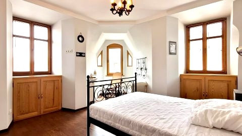 Duży trzypokojowy apartament z klimatem w samym sercu Jeleniej Góry 