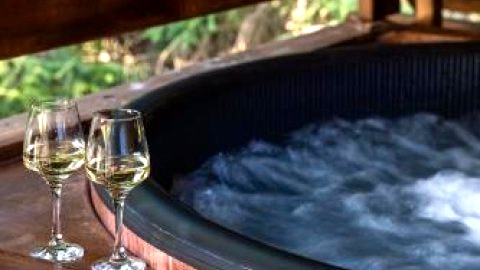 Leśna Sielanka domki z jacuzzi w lesie, góra Szczebel.Kort tenisowy,boiska,basen