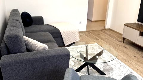 Apartament jest na II piętrze. Położony jest 3 minut od Starego Miasta