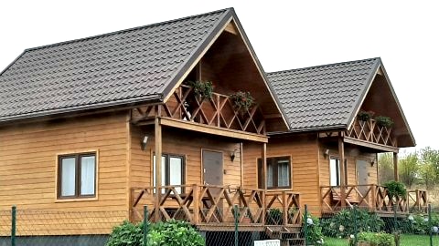 Czarcie Chatki | Domki z dala od zgiełku i gwaru z widokiem na jezioro Gardno