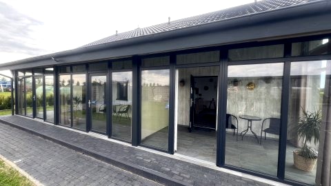 Zapraszamy do wynajmu naszych komfortowych pokoi 4-osobowych z prywatnymi 