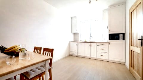 Domki apartamentowe blisko morza i lasu. Idealne dla rodzin w spokojnej okolicy.