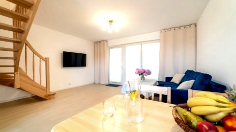 Domki apartamentowe blisko morza i lasu. Idealne dla rodzin w spokojnej okolicy.