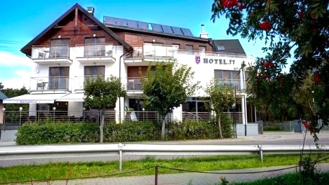 HOTEL 77