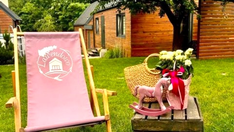 Lawendowo- sauna, jacuzzi, domki w ogrodzie i apartamenty w kamienicy