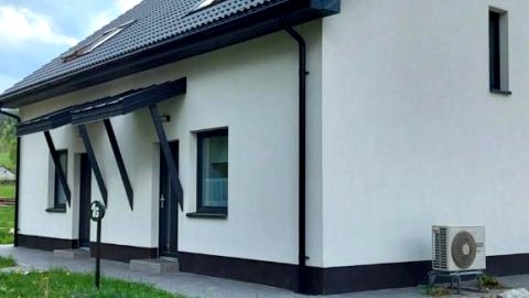 Domek nad potokiem