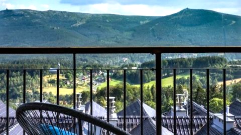 Słoneczny apartament z widokiem na góry