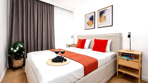 Lumina 4-room apartment near the city center