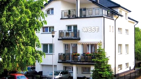 WEST Dom Gościnny. Wyposażone pokoje z łazienkami 250 metrów od plaży
