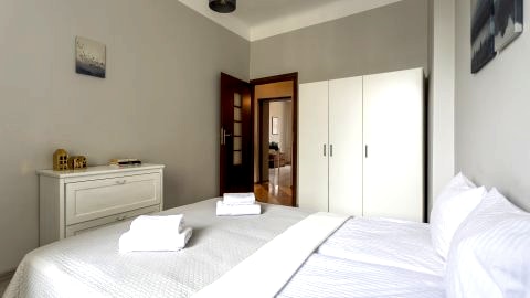 Golden Apartments Warsaw – Comfortable 2-Bedroom in City Center, Marszałkowska