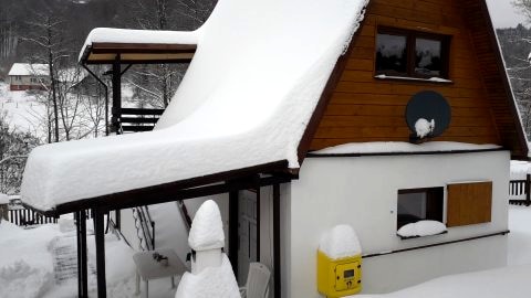 Uroczy Domek w Górach, Dom nad Isepnicą, z tarasem, ogrodem, grillem. 