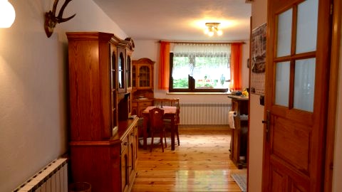 Uroczy Domek w Górach, Dom nad Isepnicą, z tarasem, ogrodem, grillem. 