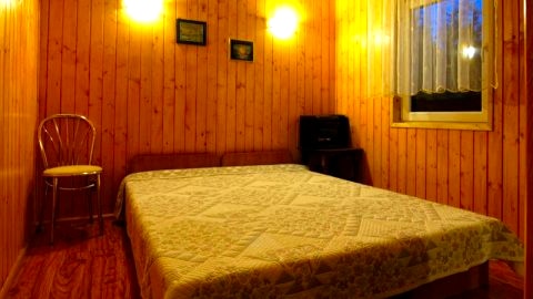 sypialnia dwuosobowa w apartamencie