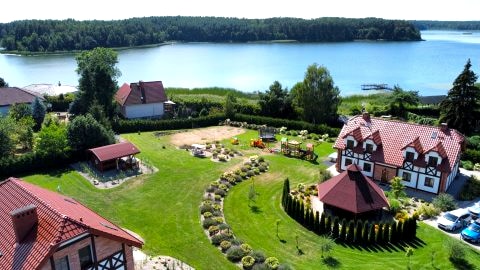 Noclegi nad jeziorem, apartamenty i domy nad jeziorem-Uroczysko Lutówko