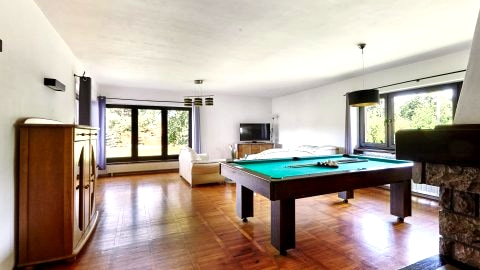 Dom/willa na wyłączność (Jacuzzi, bilard, rzeka, góry, jezioro)). . 
