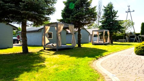 Willa Alexandria - Domki, Apartamenty i Pokoje z Basenem Blisko Morza
