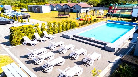 Willa Alexandria - Domki, Apartamenty i Pokoje z Basenem Blisko Morza