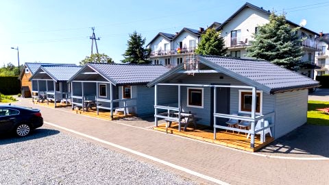 Willa Alexandria - Domki, Apartamenty i Pokoje z Basenem Blisko Morza
