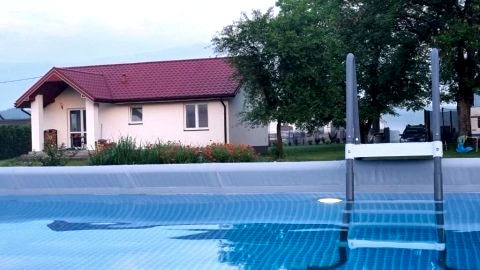 Wygodny Dom na Ponidziu z Basenem
