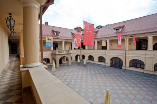 Zamek Tarnowice Stare