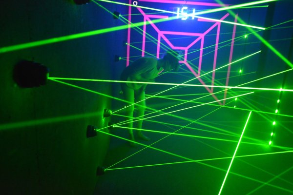 Laser box : labirynt laserowcy oraz łowca laserów