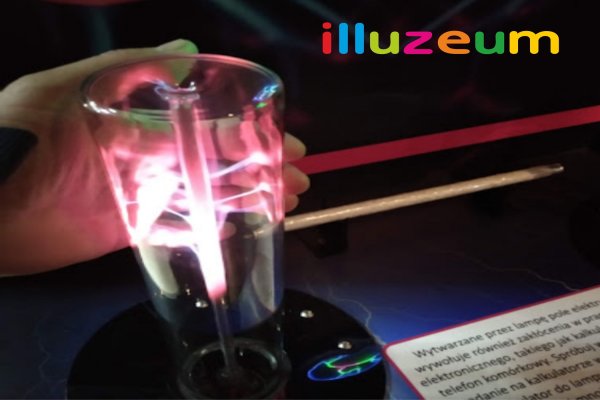 illuzeum w Łebie stanowisko Lampa plazmowa - illuzeum