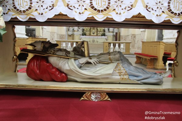 The altar in the basilica - Basilica of the Assumption of the Blessed Virgin Mary. The Assumption of the Blessed Virgin Mary in Trzemeszno