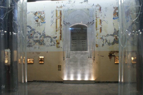 Aron ha-kodesz - Synagoga w Chmielniku