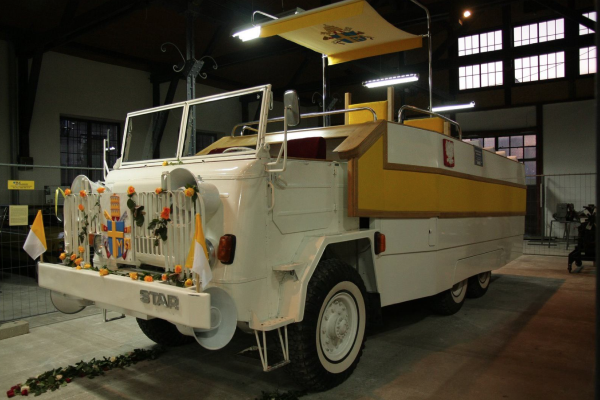 Star 660M2 – replika polskiego papamobile z 1979 r. - Muzeum Przyrody i Techniki EkoMuzeum im. Jana Pazdura