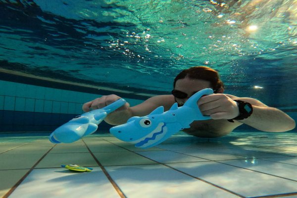 Nurkowanie - Zabawa na basenie