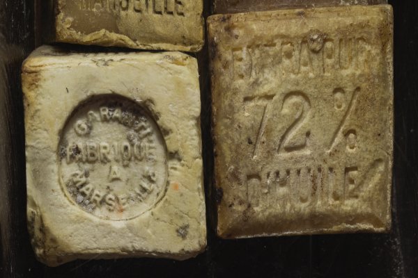 Zabytkowe mydła marsylskie - Muzeum Mydła i Historii Brudu