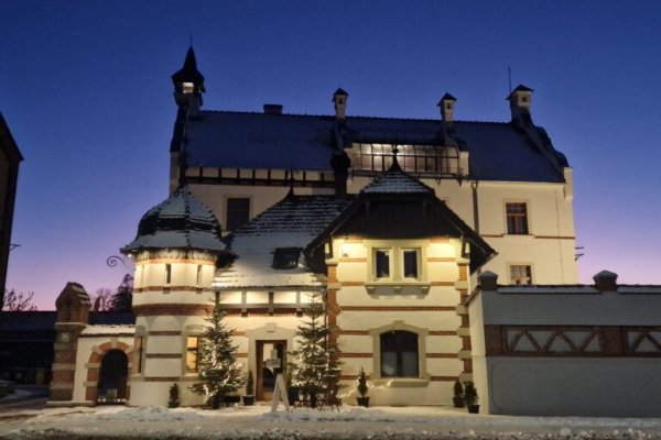 budynek adm - Muzeum Porcelany Śląskiej