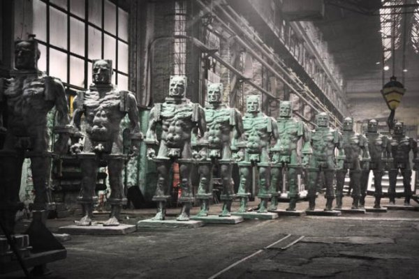 KRĄG 2000 - LUDZIE Z ŻELAZA