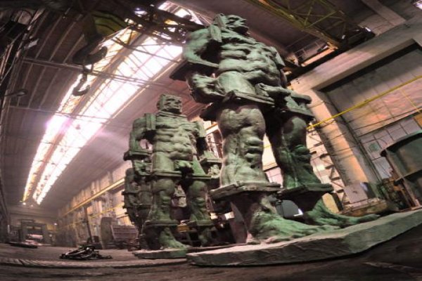 KRĄG 2000 - LUDZIE Z ŻELAZA