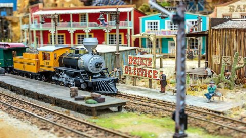 Queue - a wonderful world in miniature