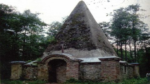Piramida Egipska na Mazurach Garbatych