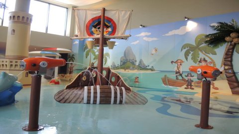 Aquapark z falą do surfingu w hotelu Radisson Blu — zdjęcie 3