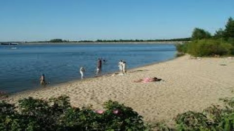 Plaża nad zalewem