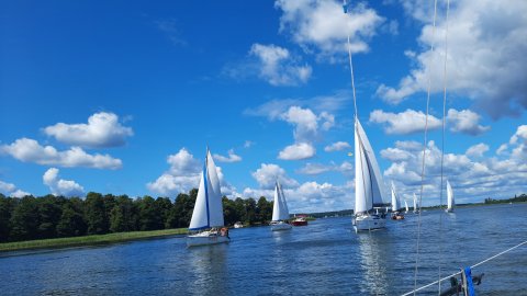 Rejsy jachtem żaglowym "TAJFUN" w Mikołajkach — zdjęcie 6