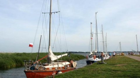 Przystań i plaża w Międzywodziu