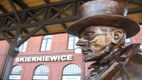 Sculpture of Stanislaw Wokulski (Platform I)