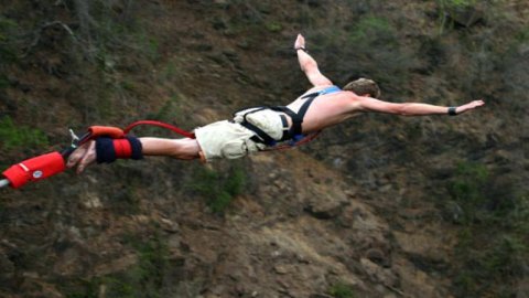  Bungee Jumping