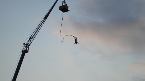 Bungee Jumping MARIO