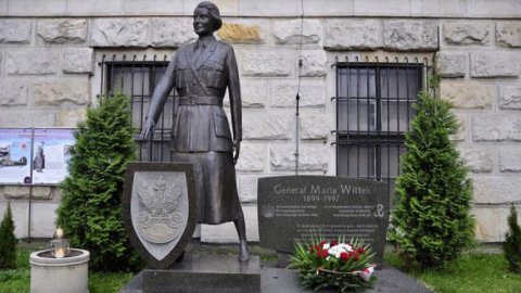 Monument to the Women's Military Service