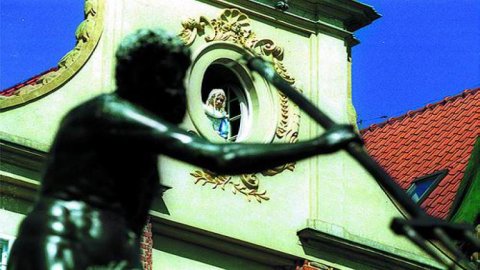 Dom Ławy z panienką z okienka
