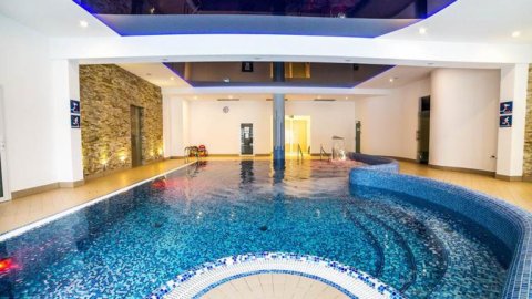 Basen kryty w Hotelu Zacisze